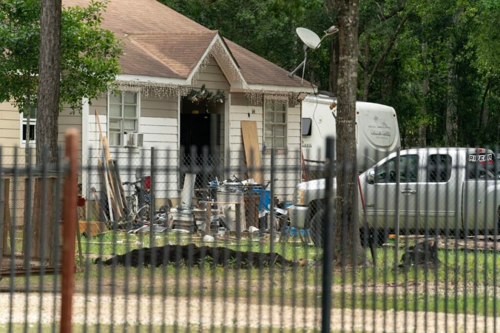 Texas Man at Large After Fatally Shooting Five Neighbors