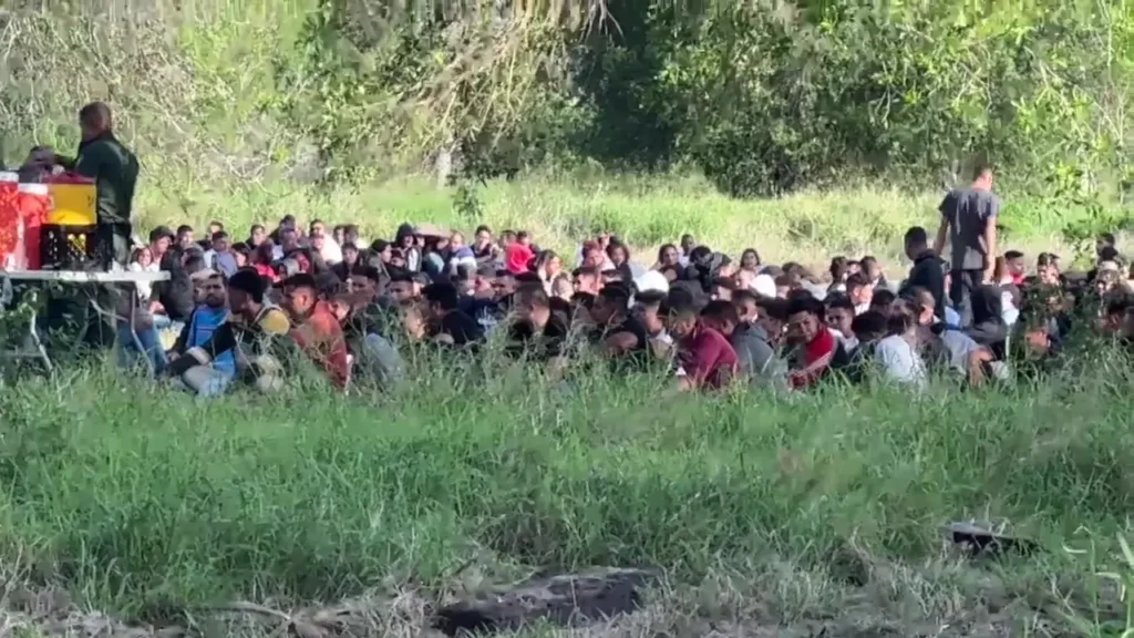 Border Patrol Uses Mobile Phones to Process Illegal Migrants in Texas Surge